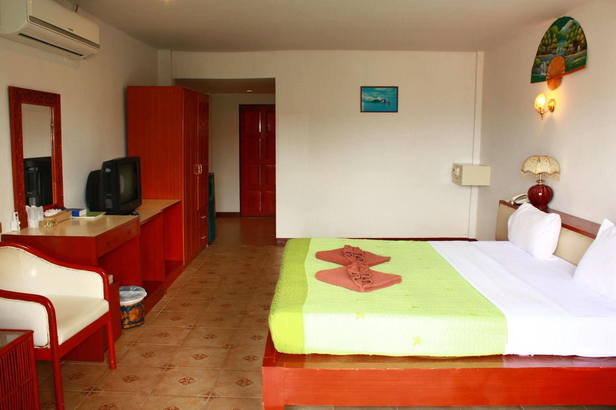 Royal Crown Hotel & Palm Spa Resort Patong Exterior foto